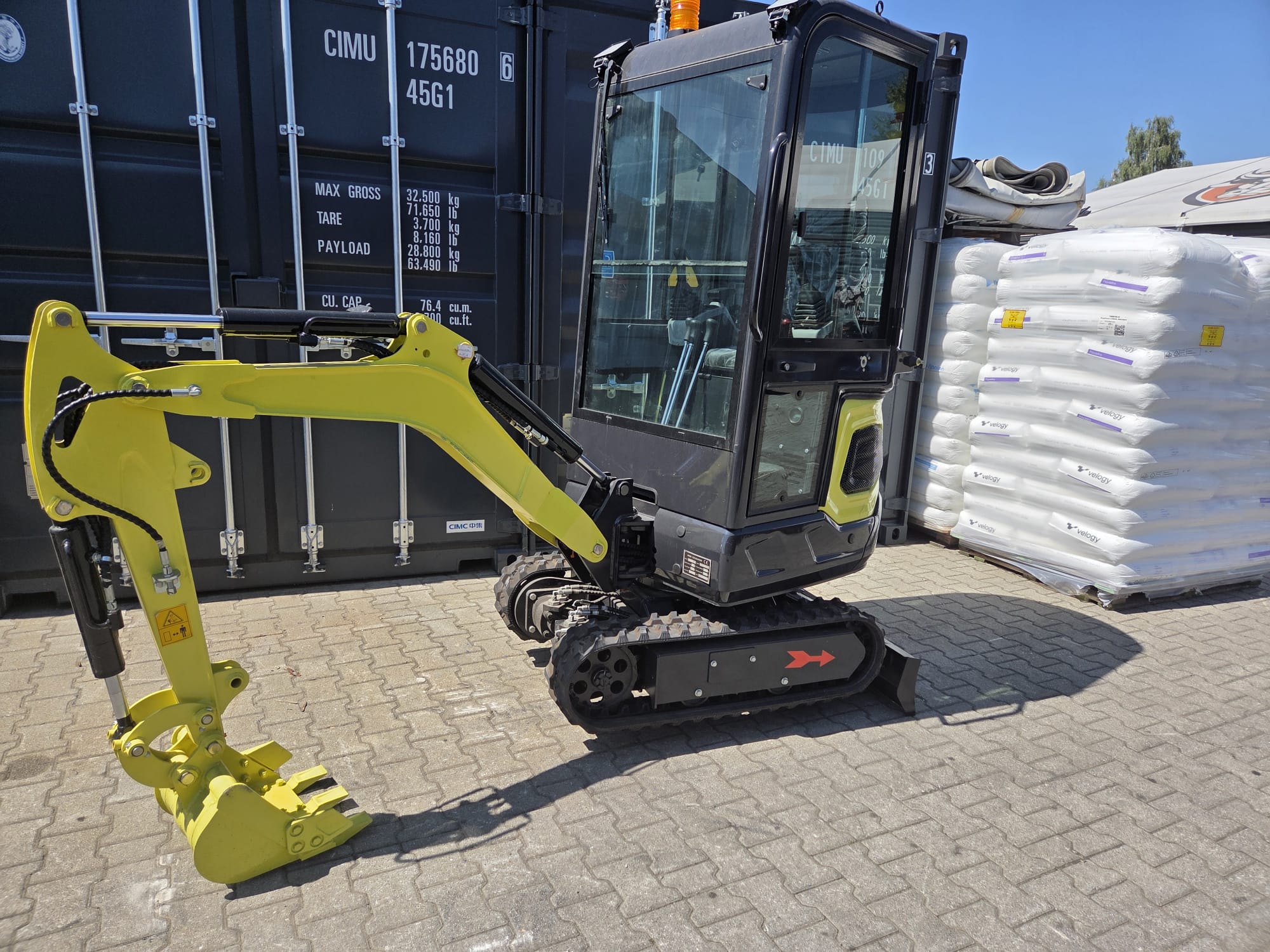 SKY ONE 12RS met cabine